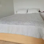 White Apartments Free Parking Self Check-Inn